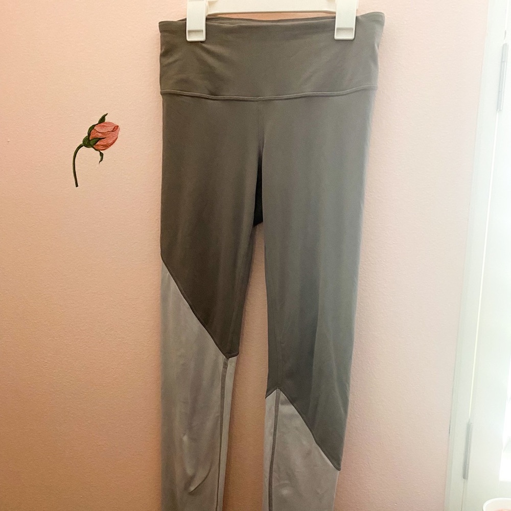 Lululemon size 6 leggings